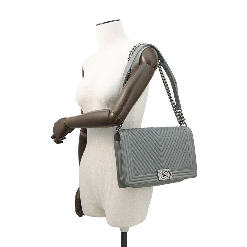 シャネル チェーンショルダーバッグ シェブロン ボーイシャネル ラージ ラムスキン ビーズ CHANEL Vステッチ