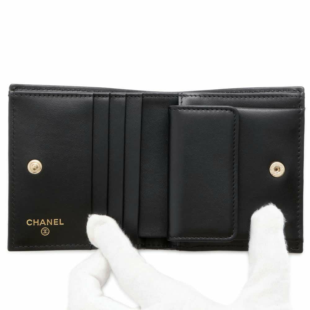 シャネル 二つ折り財布 ココマーク マトラッセ キャビアスキン AP4085