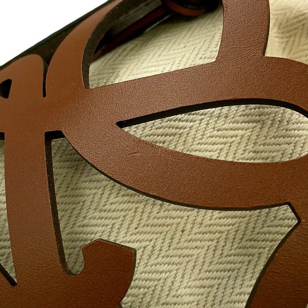 ロエべ ショルダーバッグ アナグラム カットアウト ポケット カーフレザー C922Y62X07 LOEWE