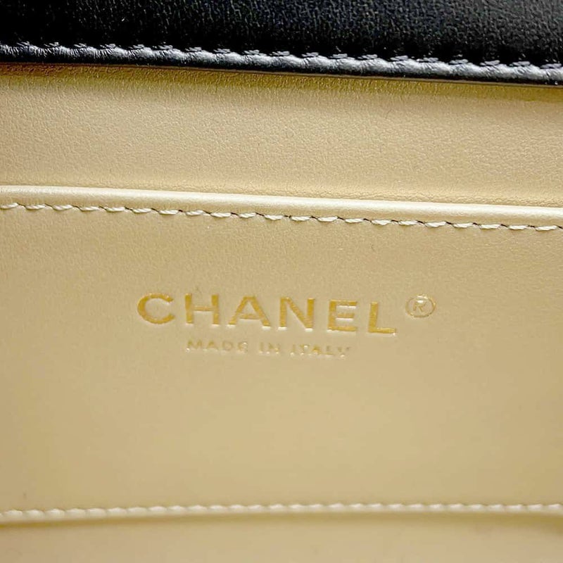 シャネル チェーンショルダーバッグ ココマーク マトラッセ ミニフラップ ラムスキン AS5083 CHANEL 黒