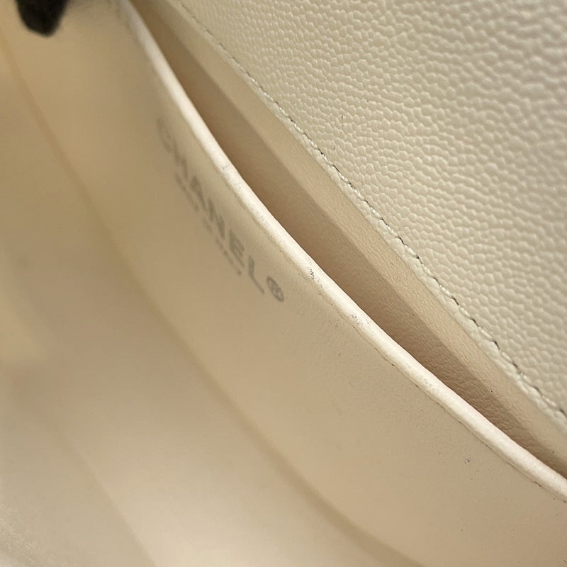 シャネル チェーンショルダーバッグ マトラッセ ココマーク ボーイシャネル スモール キャビアスキン AS3350 CHANEL 2way 白