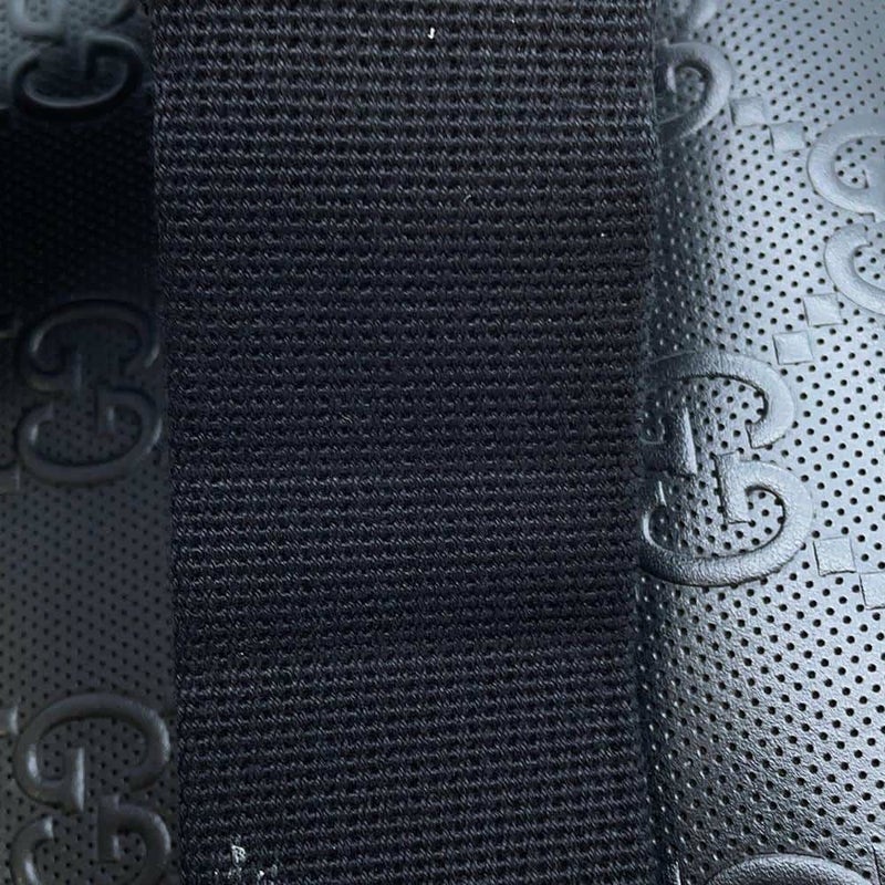 グッチ クラッチバッグ GGエンボス メッセンジャーバッグ ミディアム レザー 696009 GUCCI ショルダーバッグ 黒