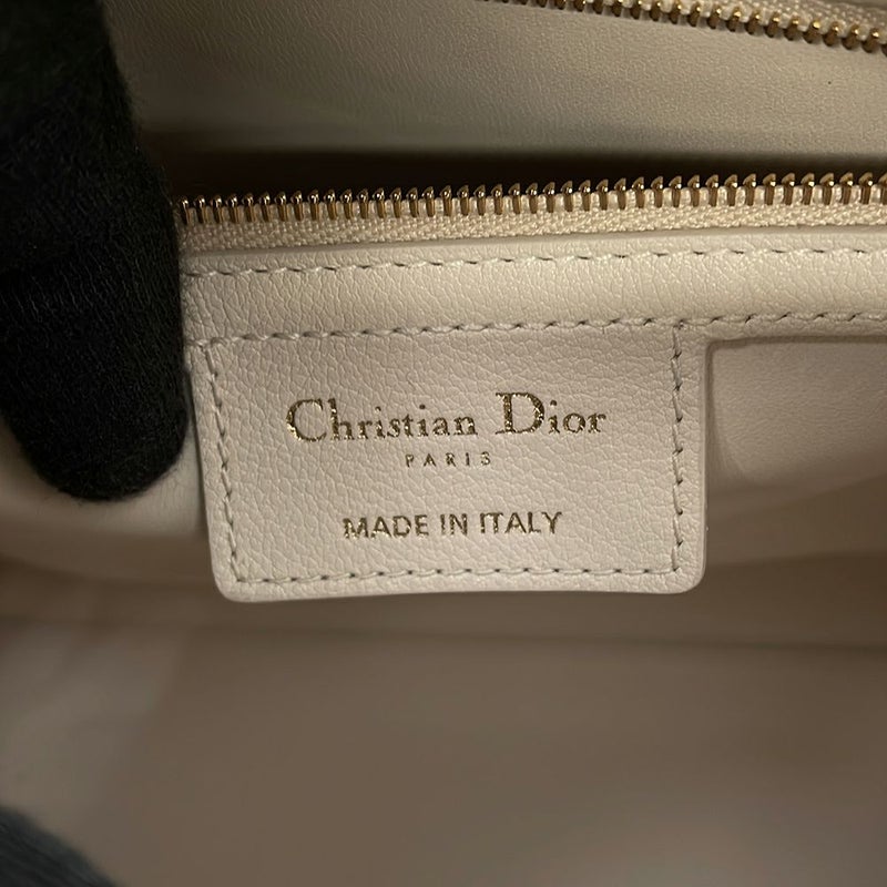 クリスチャン・ディオール ハンドバッグ マクロカナージュ グルーヴ 25 ミディアム カーフレザー M1365UBOL 2way