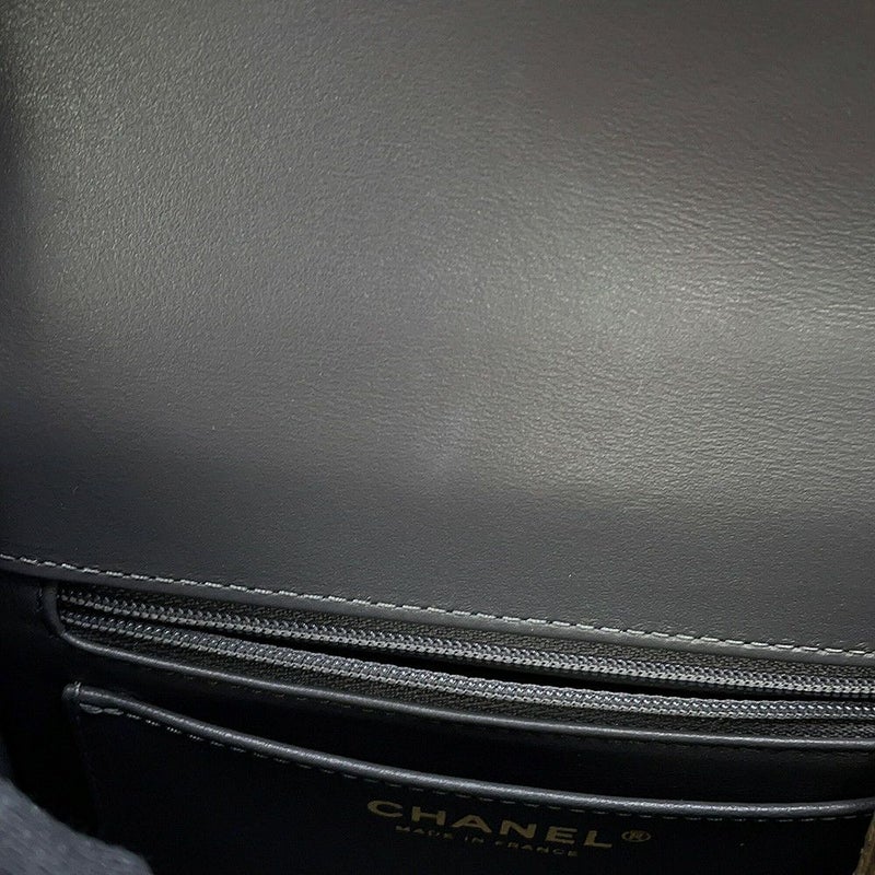 シャネル チェーンショルダーバッグ マトラッセ ココマーク トップハンドル ラムスキン AS4956 CHANEL