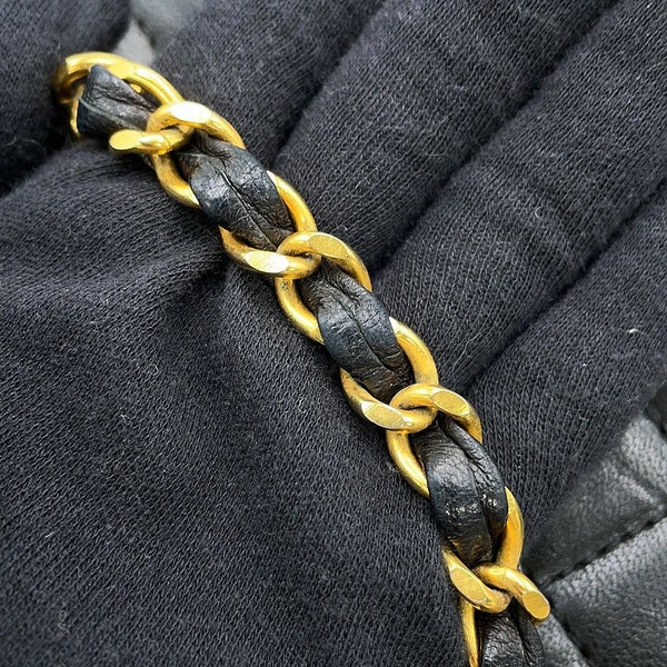 シャネル チェーンショルダーバッグ マトラッセ ココマーク パリ限定 扇形 フラップ CHANEL 黒