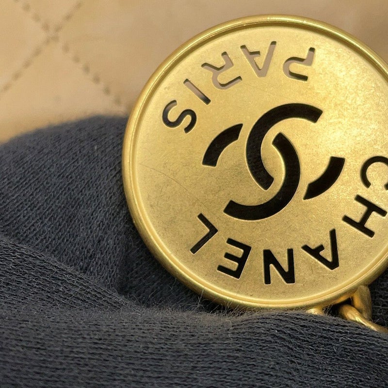 シャネル ハンドバッグ CHANEL 22 マトラッセ スモール シャイニーカーフレザー AS3260 ポーチ付き