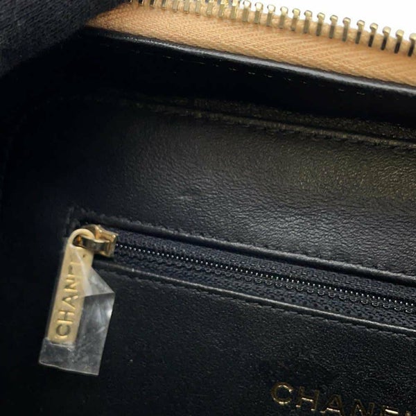 シャネル チェーンショルダーバッグ CCフィリグリー バニティ キャビアスキン A93343 CHANEL 黒