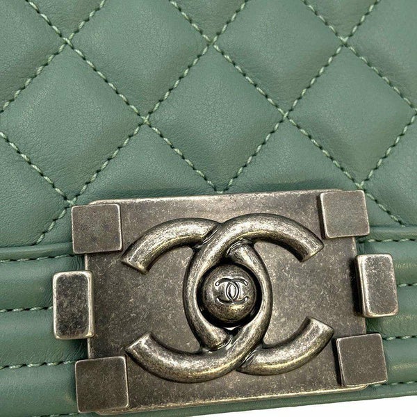 シャネル チェーンショルダーバッグ ココマーク ボーイシャネル ラムスキン A67086 CHANEL 斜めがけ BOY CHANEL
