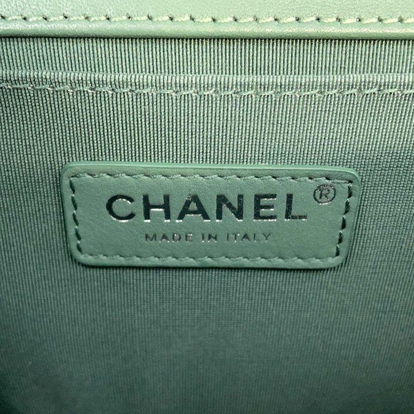 シャネル チェーンショルダーバッグ ココマーク ボーイシャネル ラムスキン A67086 CHANEL 斜めがけ BOY CHANEL