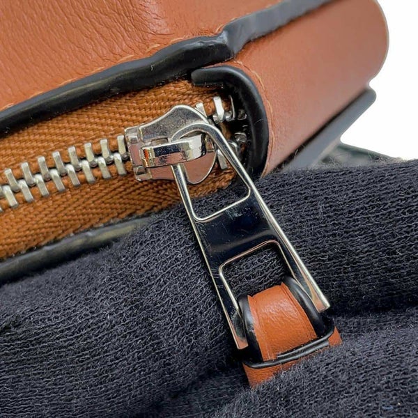 ロエベ ポーチ シーシェル レザー 111.10.161 LOEWE 貝