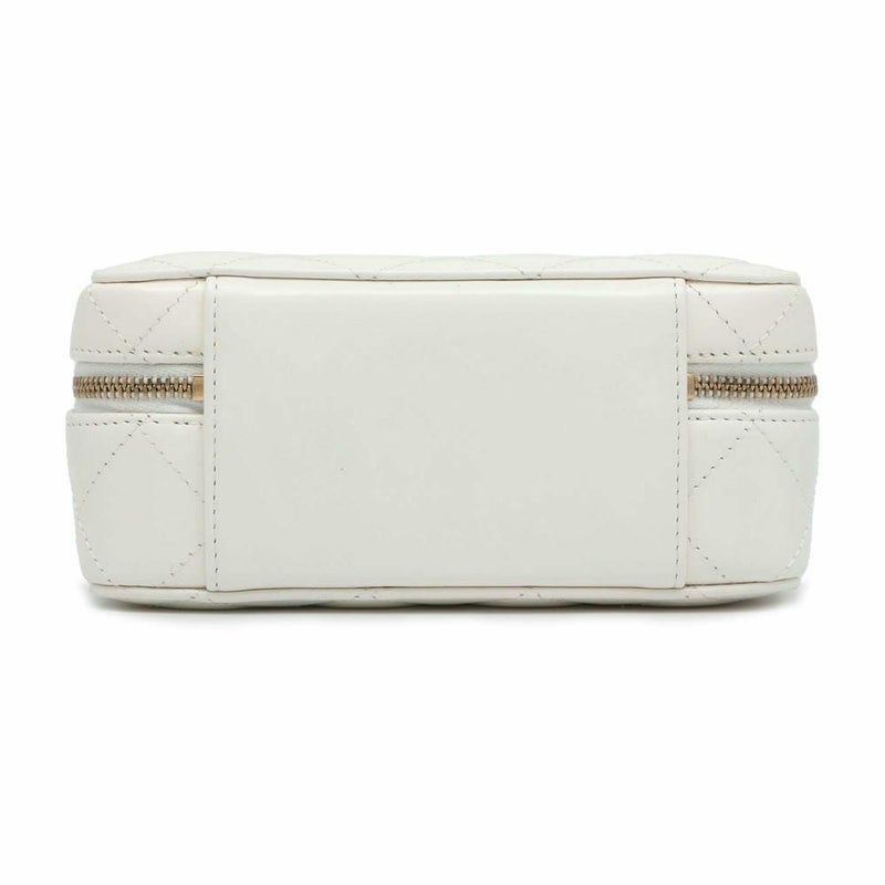 シャネル チェーンショルダーバッグ マトラッセ ココマーク バニティ カーフレザー CHANEL バッグ 白