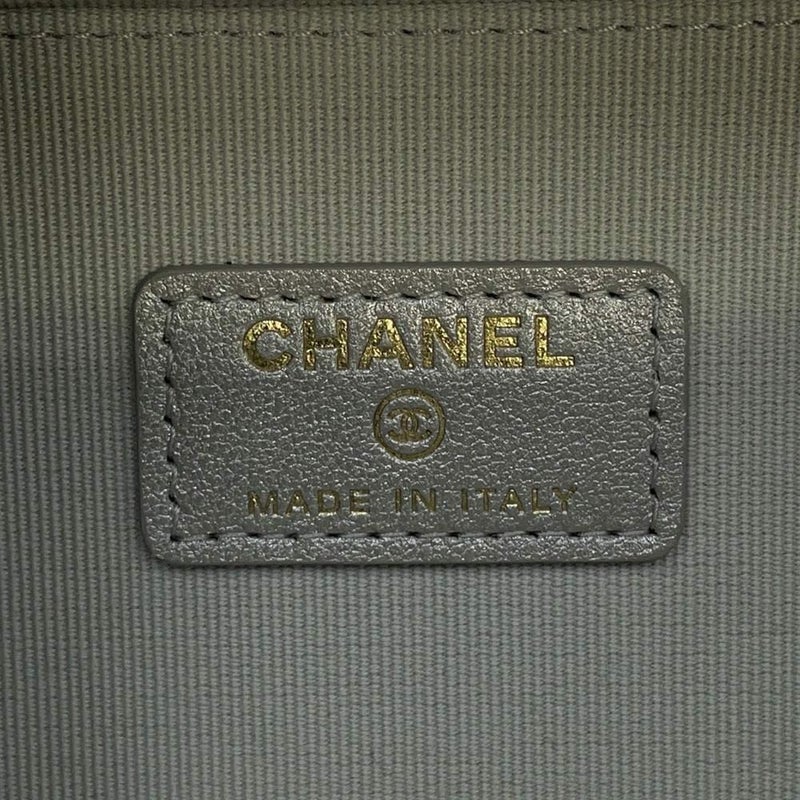 シャネル チェーンショルダーバッグ マトラッセ ココマーク バニティ カーフレザー CHANEL バッグ 白