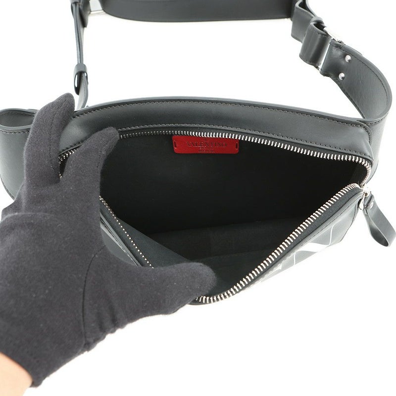 ヴァレンティノ・ガラヴァーニ ボディバッグ VLTNロゴ VY2B0A10WJW VALENTINO ベルトバッグ 黒