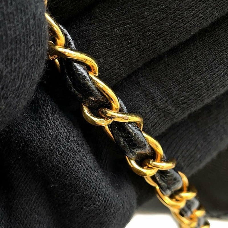 シャネル  チェーンショルダーバッグ マトラッセ ココマーク キャビアスキン CHANEL バッグ 黒