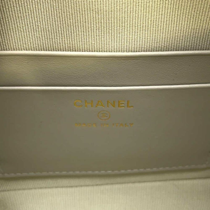 シャネル チェーンショルダーバッグ クラシック マトラッセ キャビアスキン AP4016 CHANEL