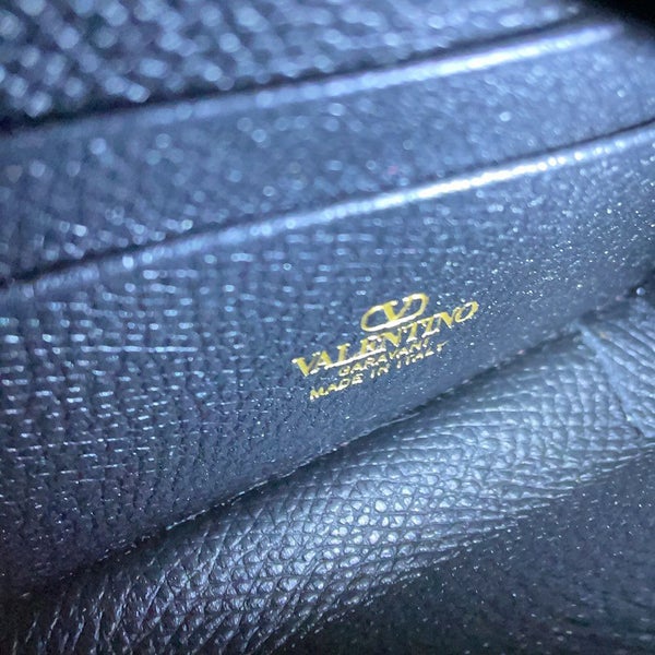 ヴァレンティノ・ガラヴァーニ チェーンウォレット Vロゴ シグネチャー カーフレザー 7W0P0W42SNP 財布 黒