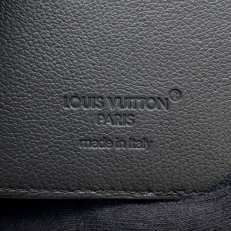 ルイヴィトン カードケース モノグラム・シャドウ マグセーフ ポルト カルト・マグネット M26738 LOUIS VUITTON 黒