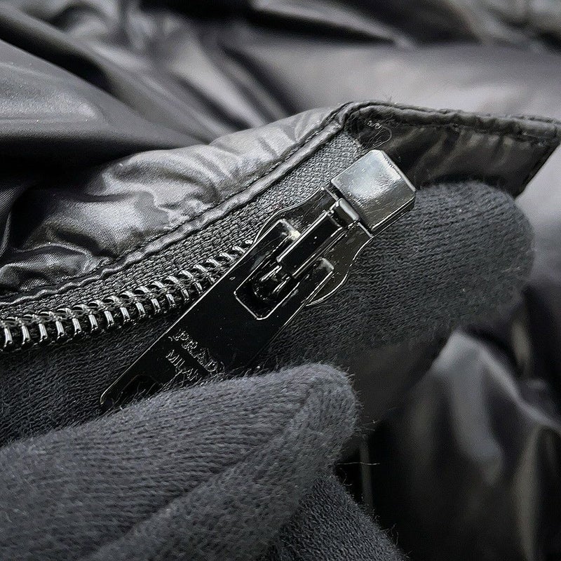 プラダ ダウンジャケット クロップド ベスト/ジャケット トライアングルロゴ レディースサイズ40 291805 PRADA アウター 黒