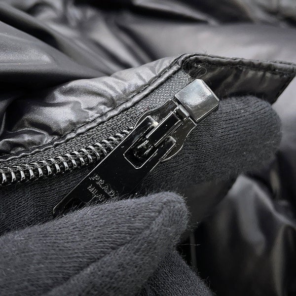 プラダ ダウンジャケット クロップド ベスト/ジャケット トライアングルロゴ レディースサイズ40 291805 PRADA アウター 黒
