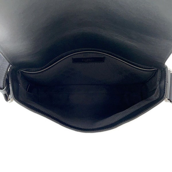 バーバリー ショルダーバッグ エンボスチェック メッセンジャーバッグ カーフレザー 81019221 BURBERRY 黒